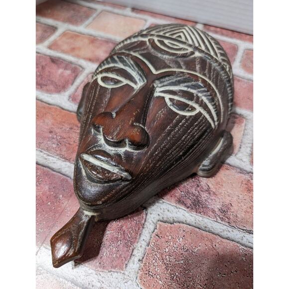 Vintage Hand Carved Wooden Wood Tribal Mask Hanging Wall Decor 10.5 in x 6 in - Picture 2 of 8